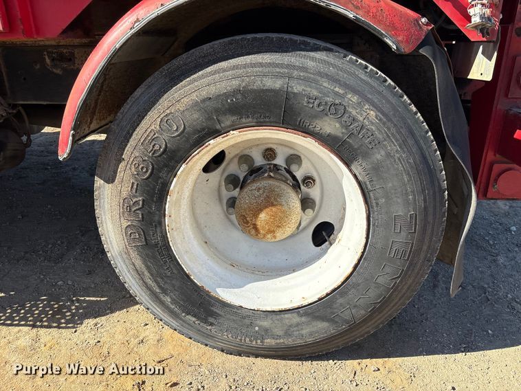 image for item EA7160 2006 International 8600 semi truck