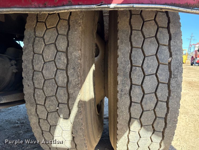 image for item EA7160 2006 International 8600 semi truck