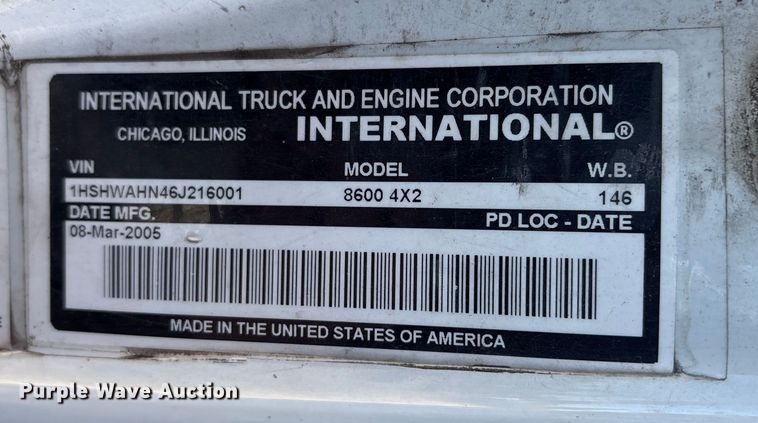 image for item EA7160 2006 International 8600 semi truck