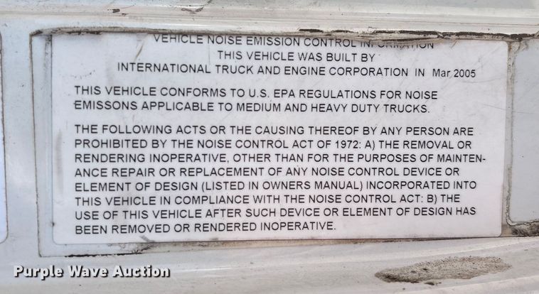 image for item EA7160 2006 International 8600 semi truck