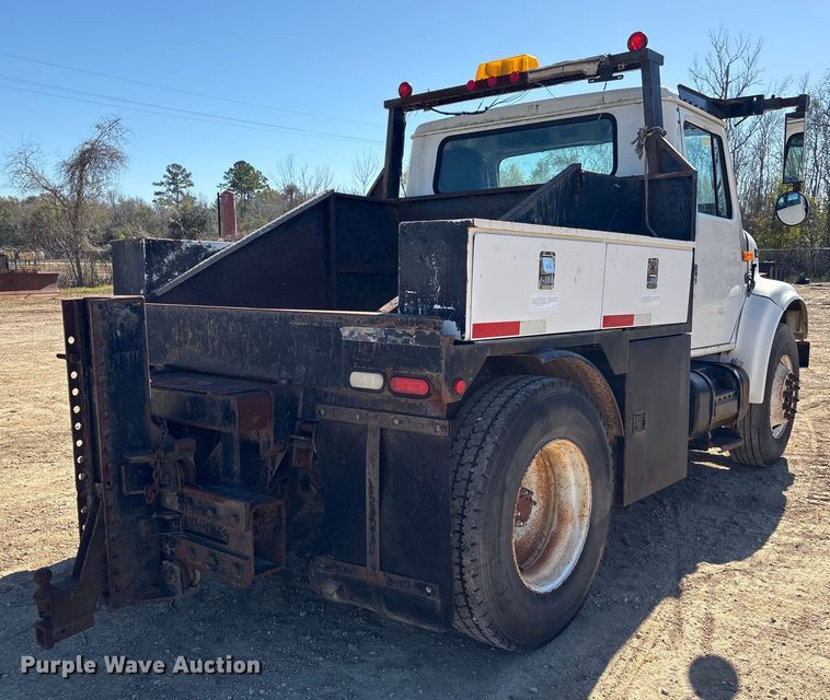 image for item EA7161 1995 International 4900 semi truck