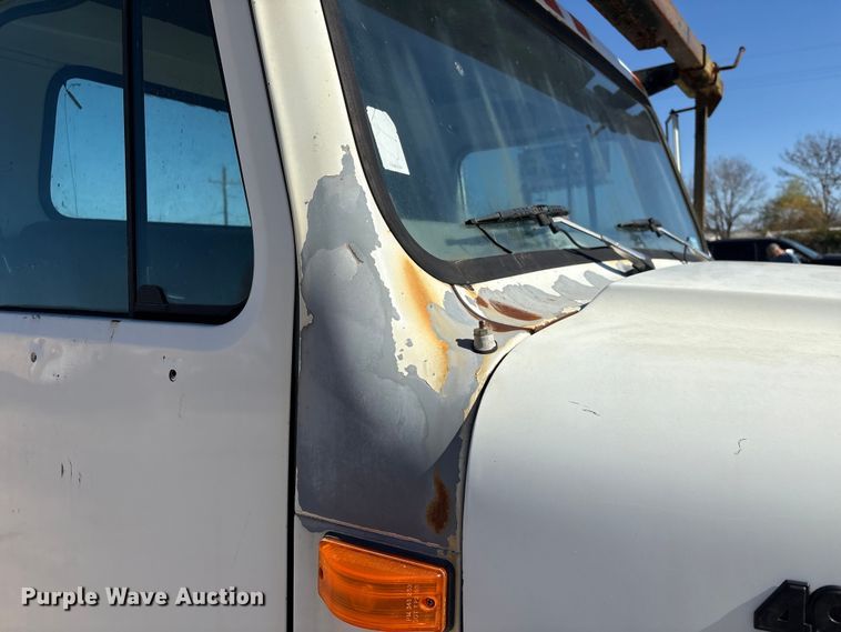 image for item EA7161 1995 International 4900 semi truck