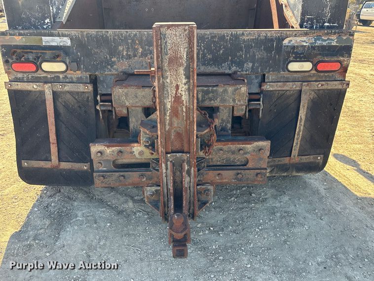 image for item EA7161 1995 International 4900 semi truck