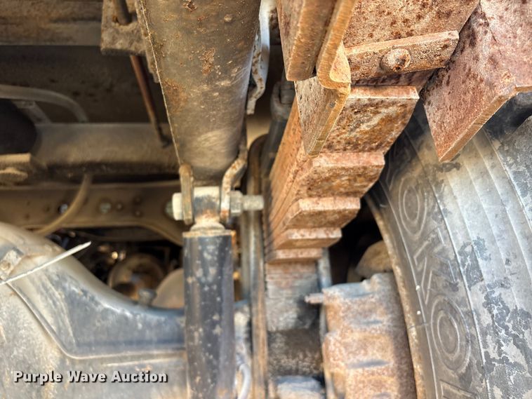 image for item EA7161 1995 International 4900 semi truck