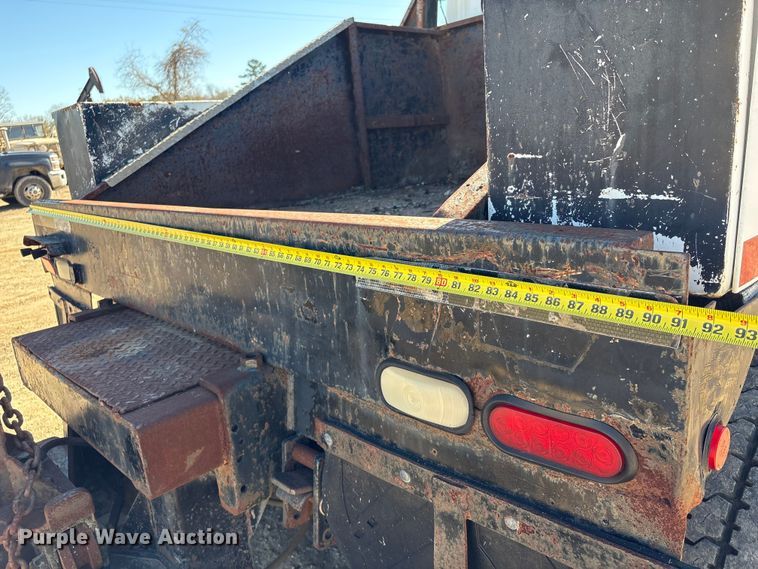 image for item EA7161 1995 International 4900 semi truck