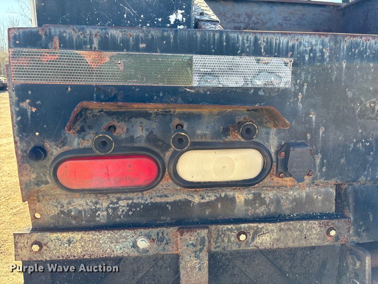 image for item EA7161 1995 International 4900 semi truck