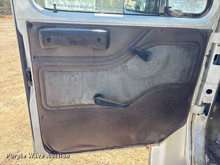 image for item EA7161 1995 International 4900 semi truck