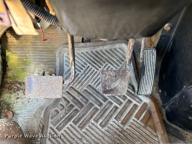 image for item EA7161 1995 International 4900 semi truck