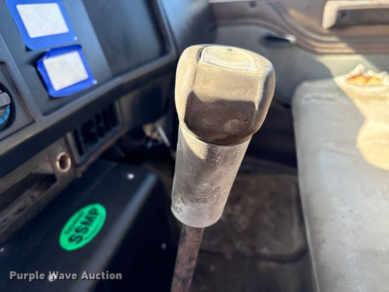 image for item EA7161 1995 International 4900 semi truck