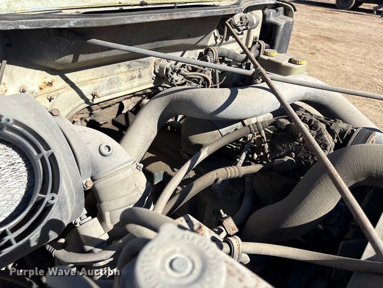 image for item EA7161 1995 International 4900 semi truck