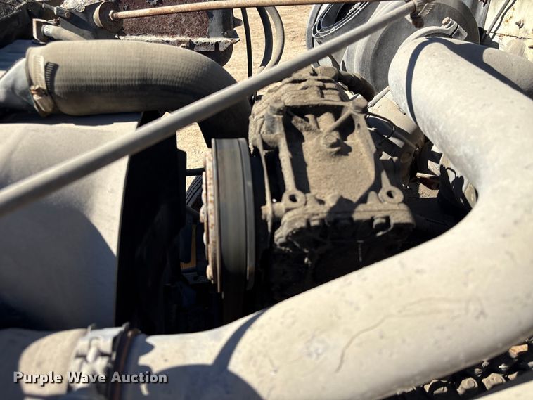 image for item EA7161 1995 International 4900 semi truck