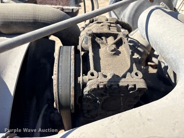 image for item EA7161 1995 International 4900 semi truck