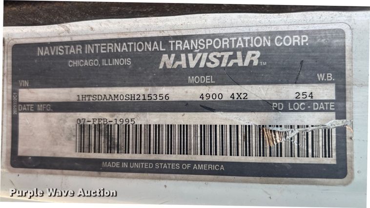 image for item EA7161 1995 International 4900 semi truck