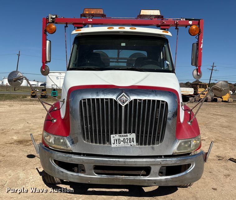 image for item EA7162 2007 International semi truck