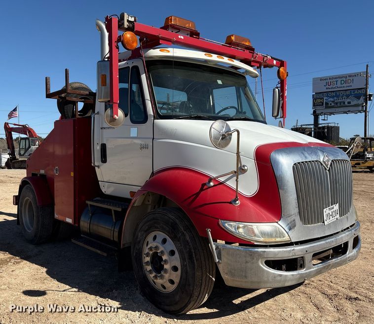 image for item EA7162 2007 International semi truck