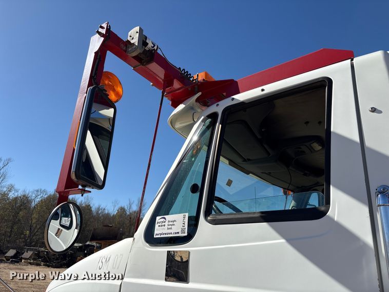 image for item EA7162 2007 International semi truck