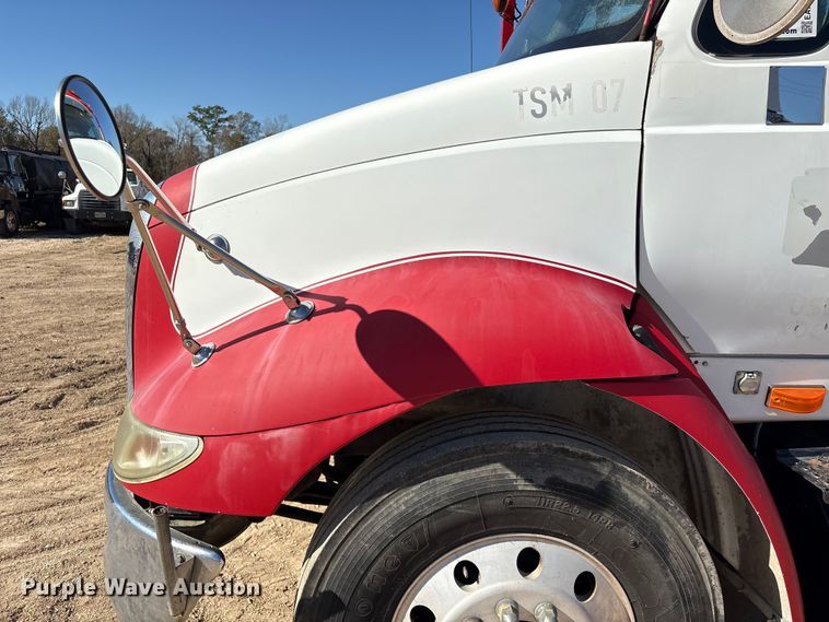 image for item EA7162 2007 International semi truck