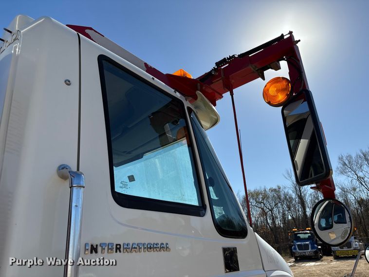 image for item EA7162 2007 International semi truck