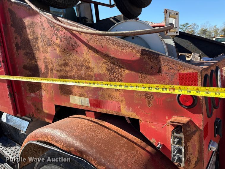 image for item EA7162 2007 International semi truck