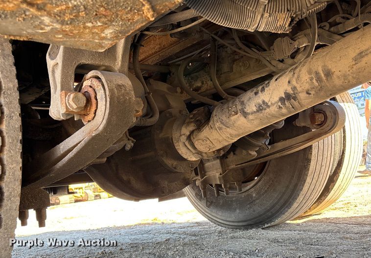 image for item EA7162 2007 International semi truck