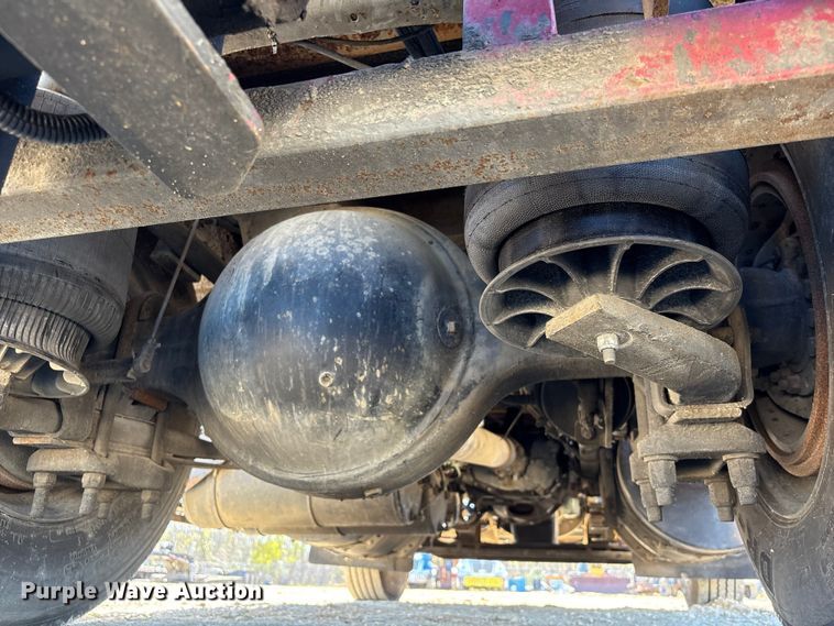 image for item EA7162 2007 International semi truck