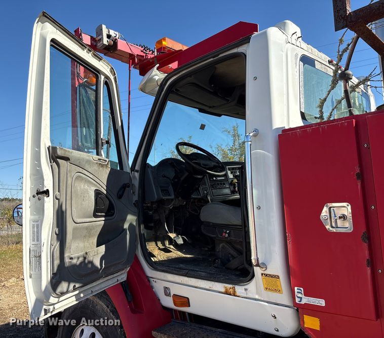 image for item EA7162 2007 International semi truck