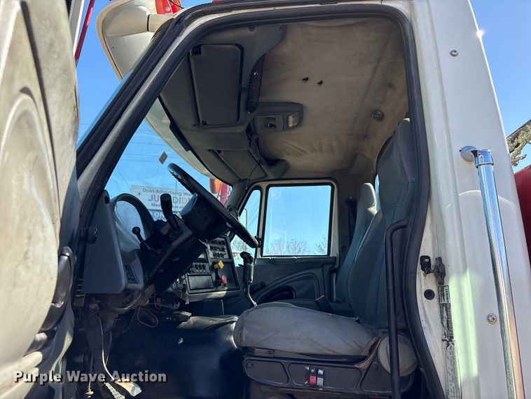 image for item EA7162 2007 International semi truck