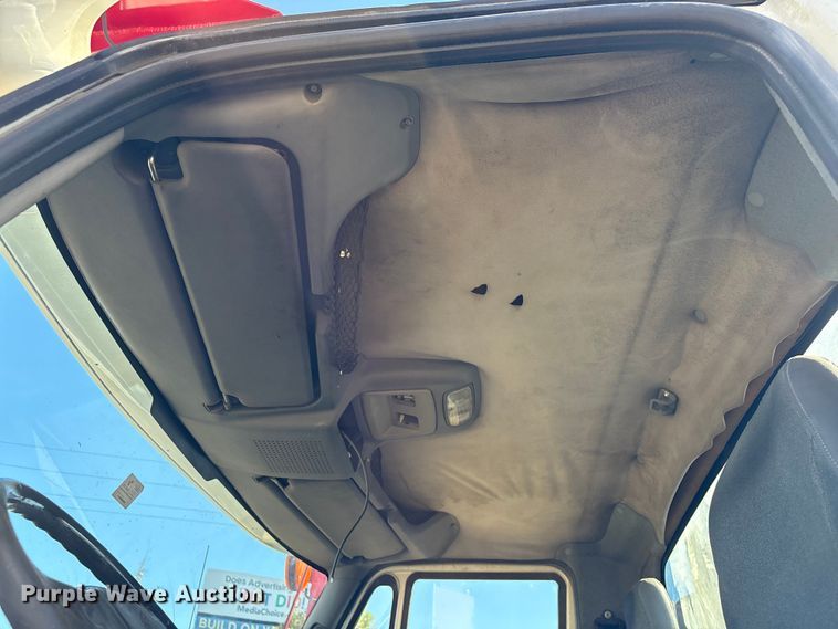 image for item EA7162 2007 International semi truck