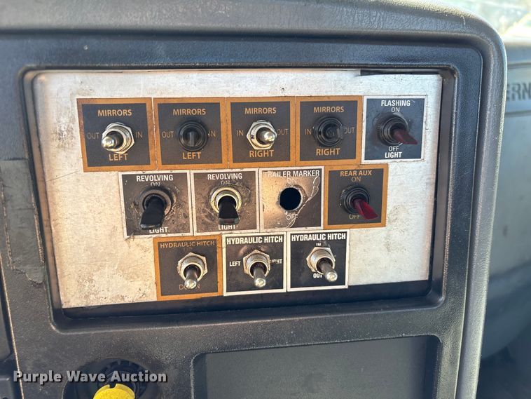 image for item EA7162 2007 International semi truck