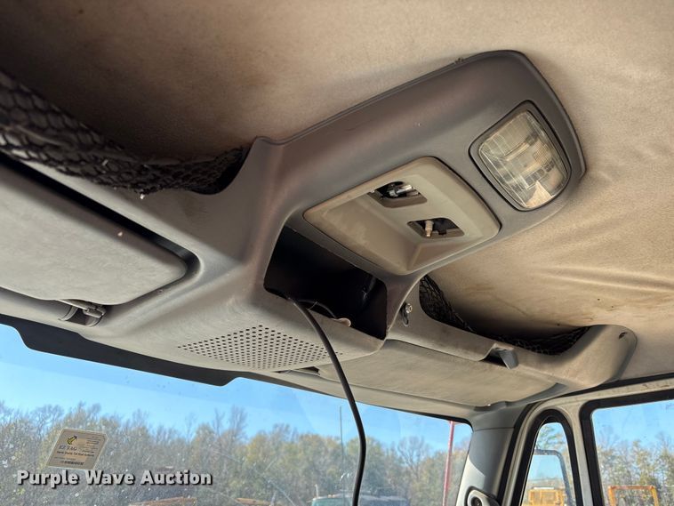 image for item EA7162 2007 International semi truck