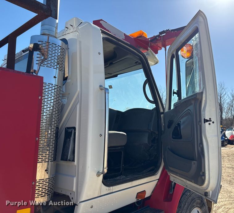 image for item EA7162 2007 International semi truck