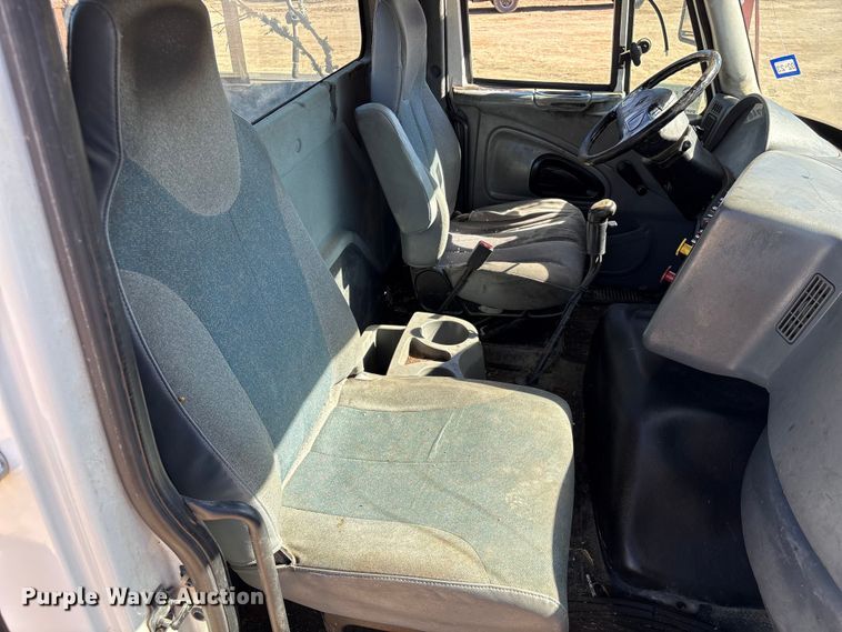 image for item EA7162 2007 International semi truck