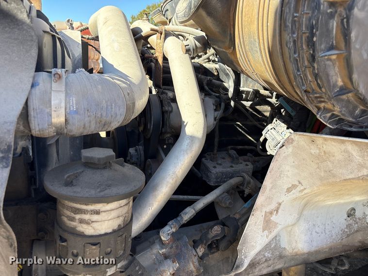 image for item EA7162 2007 International semi truck