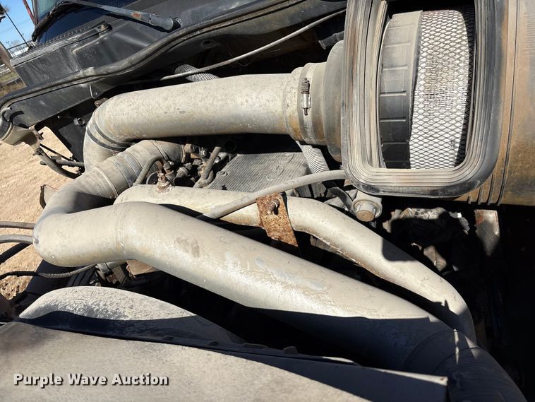 image for item EA7162 2007 International semi truck