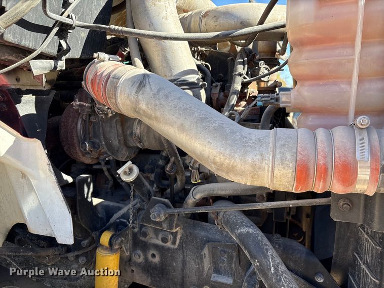 image for item EA7162 2007 International semi truck