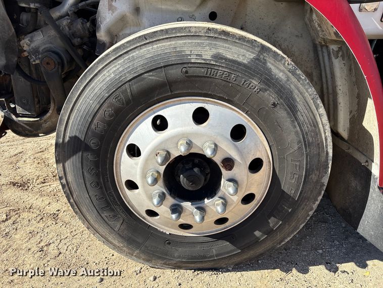 image for item EA7162 2007 International semi truck