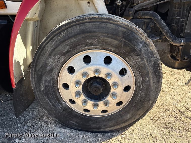 image for item EA7162 2007 International semi truck