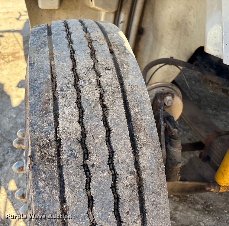 image for item EA7162 2007 International semi truck