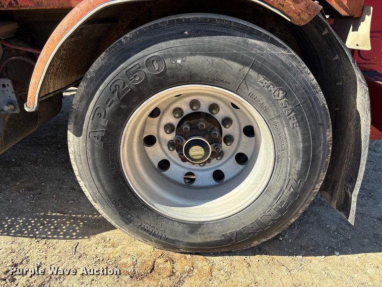 image for item EA7162 2007 International semi truck