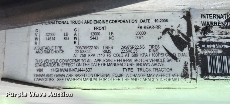 image for item EA7162 2007 International semi truck