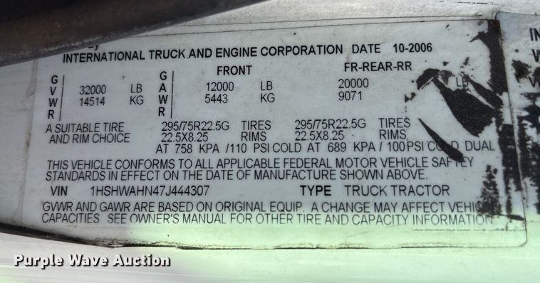 image for item EA7162 2007 International semi truck