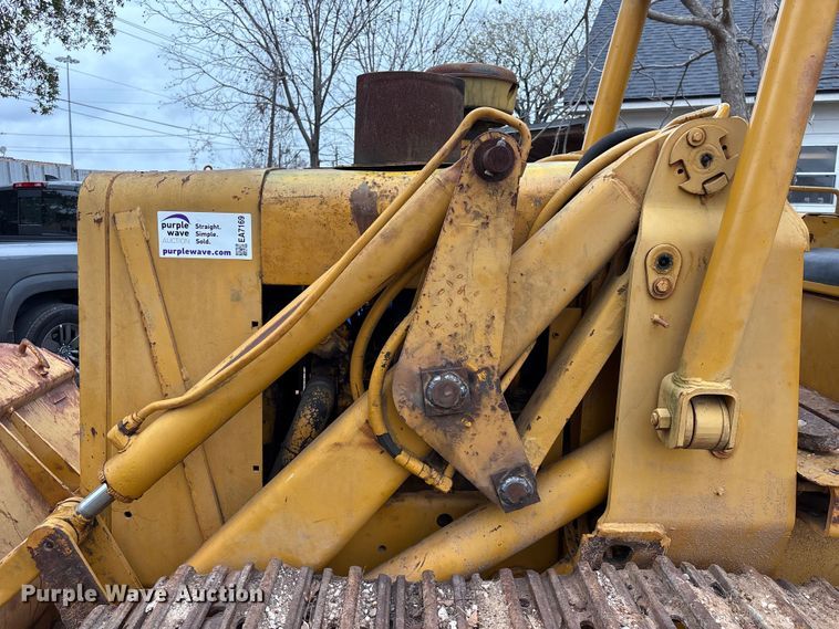 image for item EA7169 1984 John Deere 555A track loader