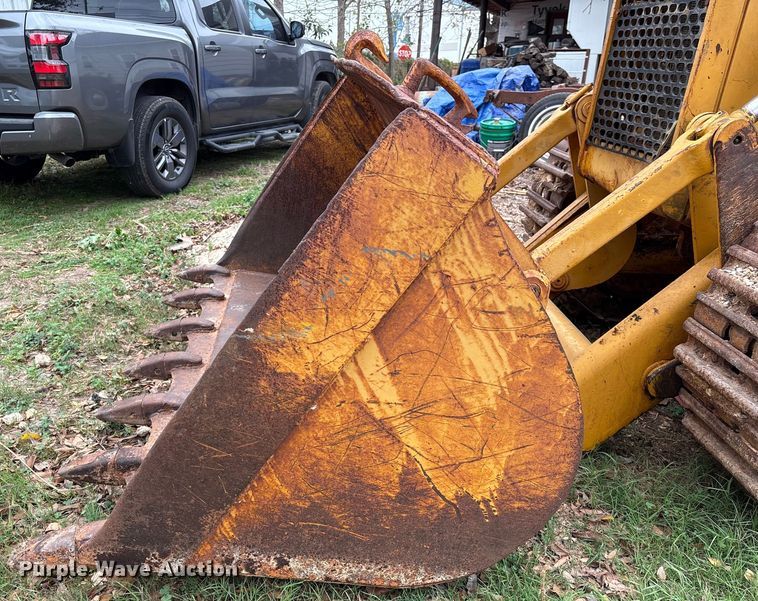 image for item EA7169 1984 John Deere 555A track loader