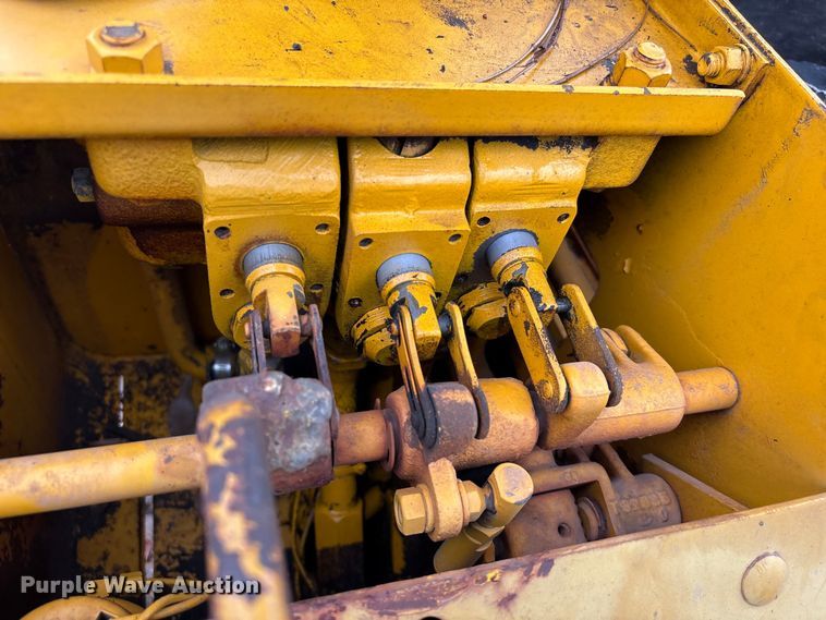 image for item EA7169 1984 John Deere 555A track loader