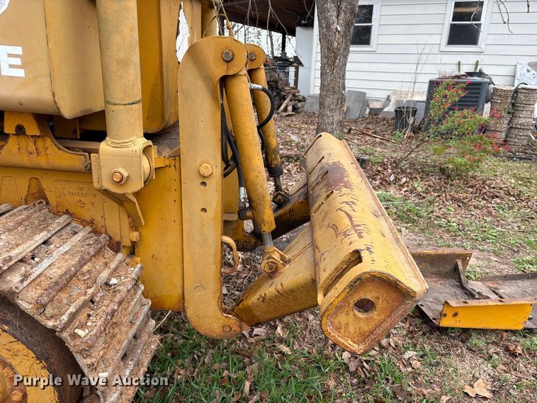 image for item EA7169 1984 John Deere 555A track loader