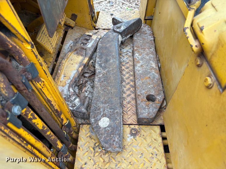 image for item EA7169 1984 John Deere 555A track loader