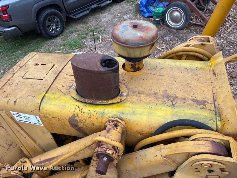 image for item EA7169 1984 John Deere 555A track loader