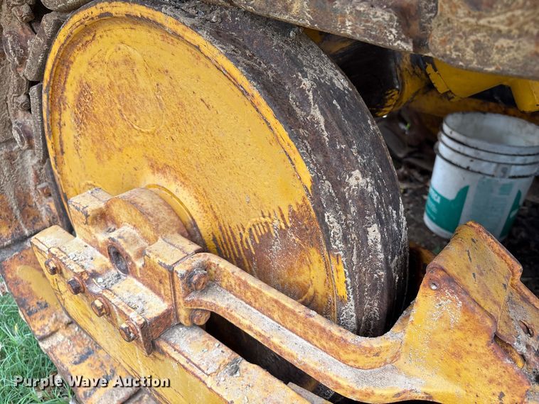 image for item EA7169 1984 John Deere 555A track loader