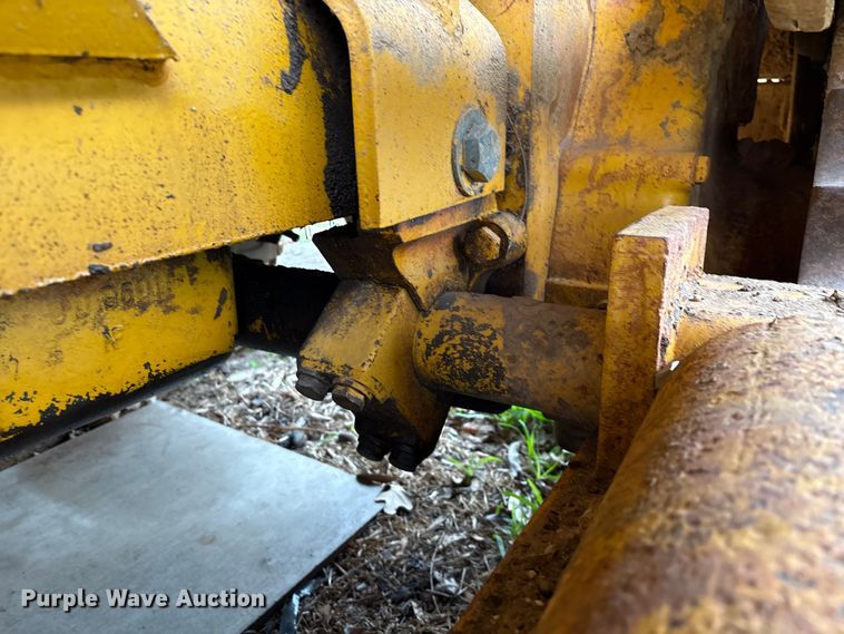 image for item EA7169 1984 John Deere 555A track loader