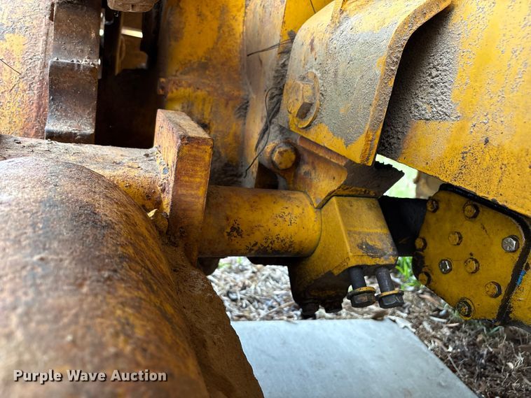 image for item EA7169 1984 John Deere 555A track loader